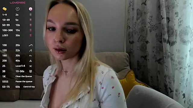 Snapshot of MelodyIllves chatting on March 30, 10:27 am MelodyIllves online show from March 30, 10:27 am