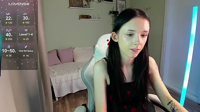 Snapshot of AnnaOddy chatting on April 30, 8:31 am AnnaOddy online show from April 30, 8:31 am