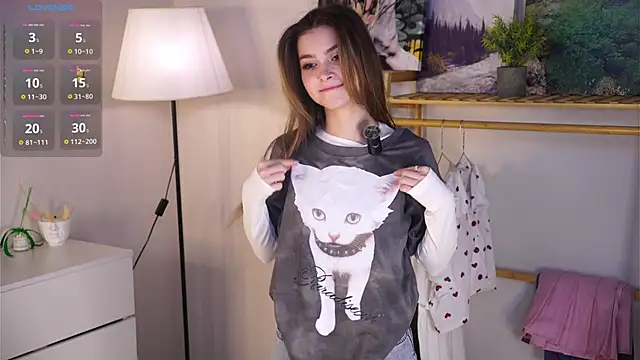 CherlyGuss online show from April 28, 3:33 am