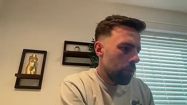 Snapshot of DaveRoyale chatting on April 3, 4:38 pm DaveRoyale online show from April 3, 4:38 pm