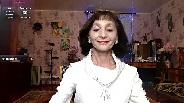 Snapshot of Shooting-Star- chatting on April 10, 6:45 pm Shooting-Star- online show from April 10, 6:45 pm