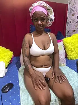 Cherrybootyofjoy86 online show from March 28, 12:43 am