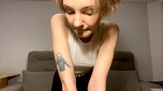 Snapshot of SleepySonya1 chatting on April 3, 2:37 pm SleepySonya1 online show from April 3, 2:37 pm