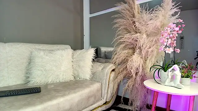 Zoee 8 online show from May 29, 1:31 pm