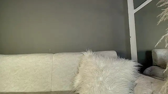 Zoee 8 online show from June 4, 3:07 pm