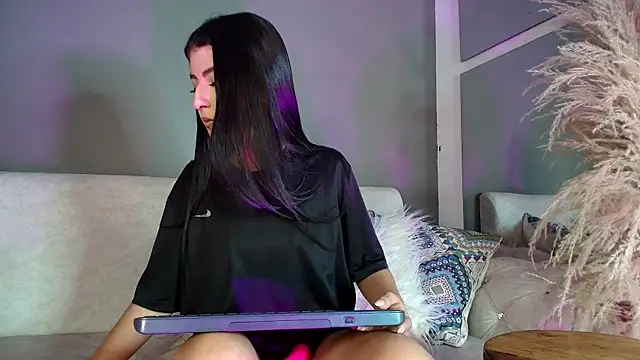 Snapshot of Zoee_8 chatting on July 2, 11:33 pm Zoee 8 online show from July 2, 11:33 pm