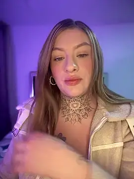 Snapshot of Eliee--Roth chatting on April 24, 1:41 am Eliee--Roth online show from April 24, 1:41 am