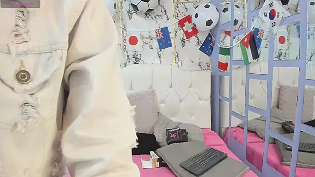 Snapshot of Angela_Basseth chatting on June 23, 9:02 pm Angela Basseth online show from June 23, 9:02 pm