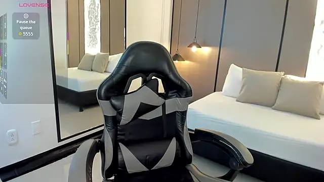 Snapshot of aisha_hart_ chatting on April 10, 3:01 am aisha hart online show from April 10, 3:01 am