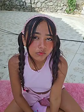 Snapshot of Pretty_karol chatting on May 23, 1:48 pm Pretty karol online show from May 23, 1:48 pm