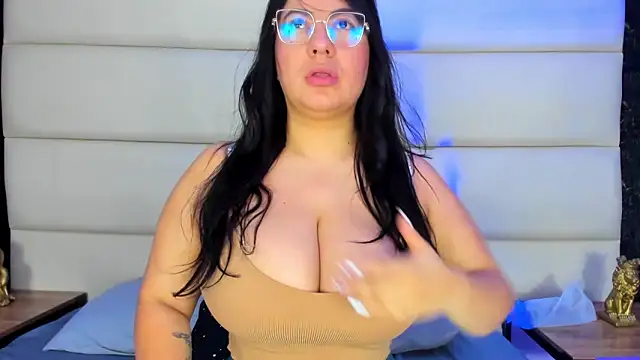 Snapshot of alice_morris77 chatting on April 15, 12:28 am alice morris77 online show from April 15, 12:28 am