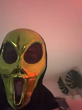 Snapshot of blondes99 chatting on March 28, 3:50 am blondes99 online show from March 28, 3:50 am