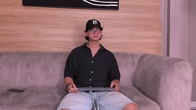 axxel body online show from March 30, 8:43 pm