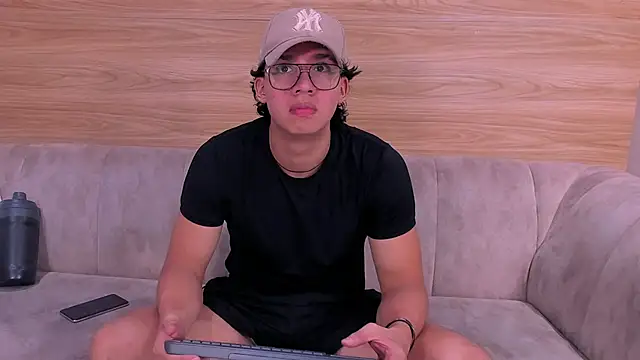 axxel body online show from April 4, 10:29 pm