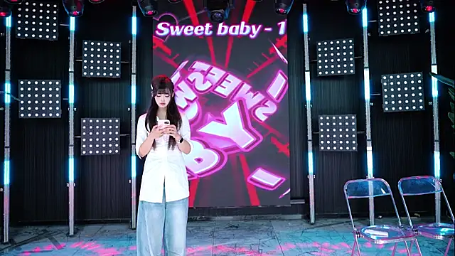 Snapshot of Sweetbaby-1 chatting on May 4, 2:51 am Sweetbaby-1 online show from May 4, 2:51 am