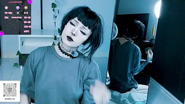 H3xD0ll online show from August 7, 12:40 pm