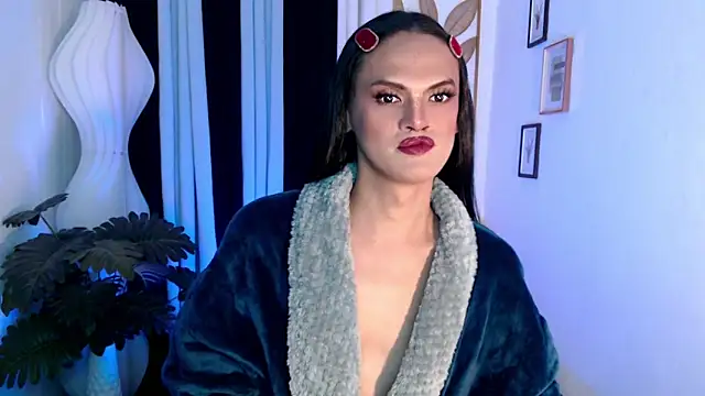 Snapshot of Bella_CiaoX chatting on May 25, 10:16 pm Bella CiaoX online show from May 25, 10:16 pm