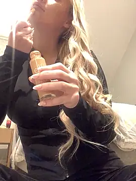 Snapshot of Hannah1899 chatting on March 28, 7:13 pm Hannah1899 online show from March 28, 7:13 pm