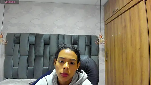 Snapshot of miarivers_1 chatting on April 8, 1:00 pm miarivers 1 online show from April 8, 1:00 pm