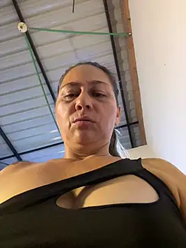 Snapshot of _violeta_99 chatting on July 17, 12:39 am violeta 99 online show from July 17, 12:39 am