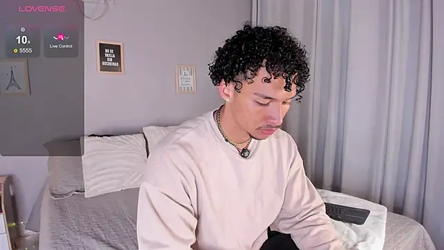 Snapshot of dominik_drake chatting on April 15, 12:56 pm dominik drake online show from April 15, 12:56 pm