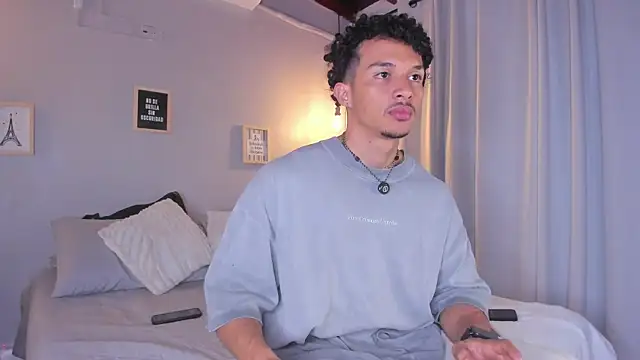 Snapshot of dominik_drake chatting on May 3, 12:22 pm dominik drake online show from May 3, 12:22 pm
