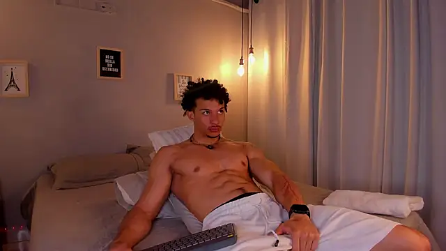 Snapshot of dominik_drake chatting on May 6, 12:10 pm dominik drake online show from May 6, 12:10 pm