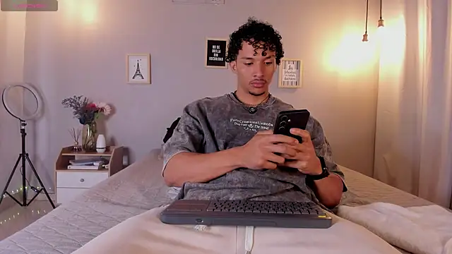 Snapshot of dominik_drake chatting on May 8, 12:43 pm dominik drake online show from May 8, 12:43 pm