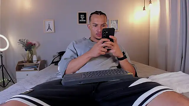 Snapshot of dominik_drake chatting on May 12, 11:51 am dominik drake online show from May 12, 11:51 am