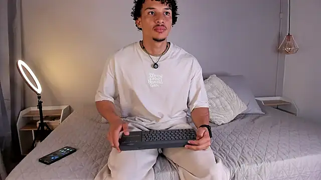 Snapshot of dominik_drake chatting on May 15, 2:51 am dominik drake online show from May 15, 2:51 am