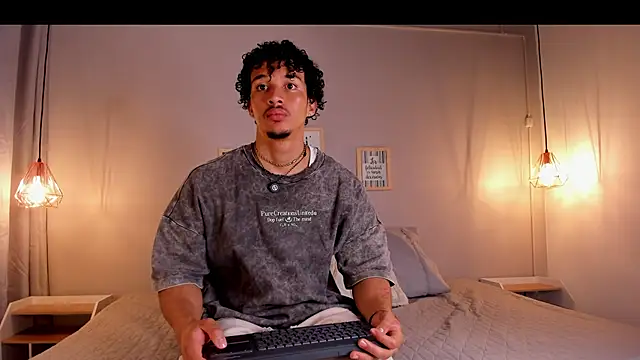Snapshot of dominik_drake chatting on May 25, 12:33 pm dominik drake online show from May 25, 12:33 pm