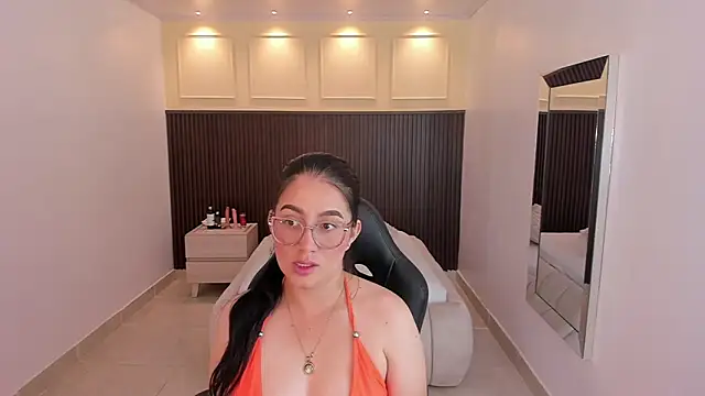 Snapshot of SAMANTHAFIORE2 chatting on June 1, 11:34 am SAMANTHAFIORE2 online show from June 1, 11:34 am