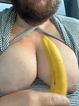 hugemanbreasts online show from July 25, 10:46 am