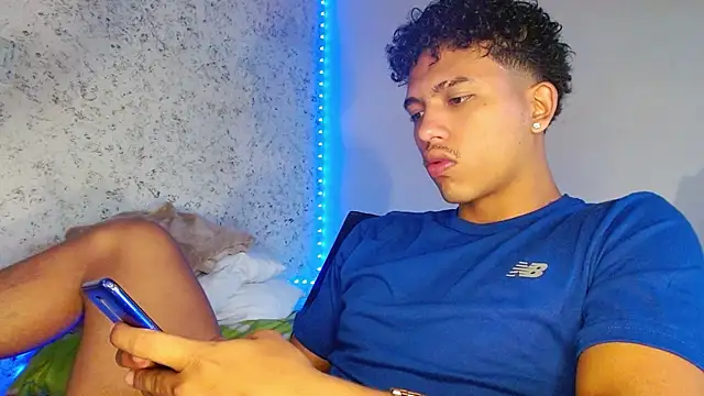 tonydesire  online show from April 21, 7:50 pm