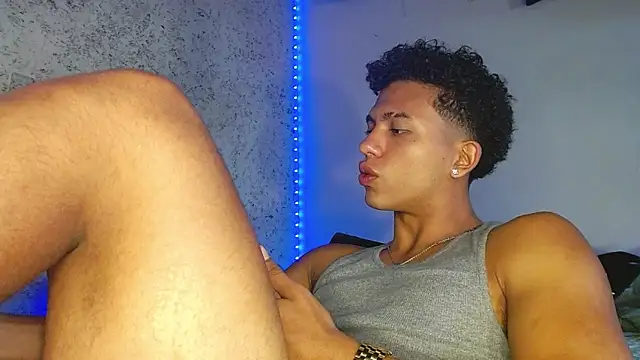 tonydesire  online show from April 22, 7:37 pm