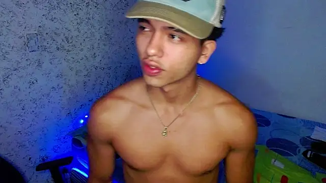 Snapshot of tonydesire_ chatting on June 6, 8:13 pm tonydesire online show from June 6, 8:13 pm