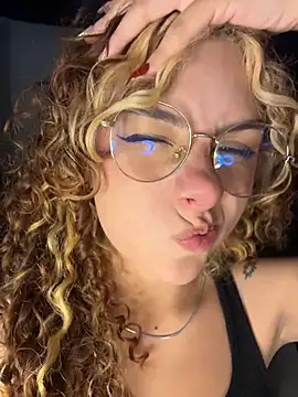 Snapshot of Amber-fire chatting on April 1, 10:07 pm Amber-fire online show from April 1, 10:07 pm