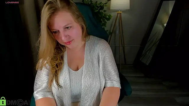 Snapshot of CleoXotie chatting on July 10, 10:18 am CleoXotie online show from July 10, 10:18 am