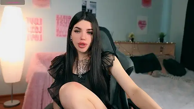 molly rettyy online show from June 5, 4:52 am