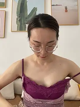 Snapshot of you-520 chatting on July 2, 3:23 am you-520 online show from July 2, 3:23 am