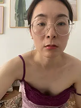 Snapshot of you-520 chatting on July 7, 6:47 am you-520 online show from July 7, 6:47 am