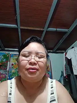 Snapshot of Monglan-c chatting on May 26, 1:51 pm Monglan-c online show from May 26, 1:51 pm