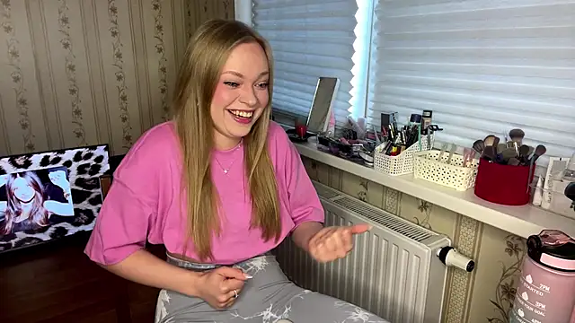 LolaZola online show from March 30, 11:33 am