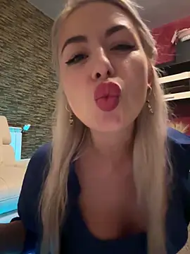 Snapshot of Any_Anytta chatting on May 10, 6:02 pm Any Anytta online show from May 10, 6:02 pm