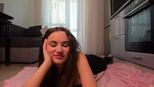 Snapshot of AlinaLuxxx chatting on May 23, 6:18 am AlinaLuxxx online show from May 23, 6:18 am