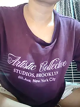 Snapshot of riyaa_sexyy chatting on July 6, 6:43 pm riyaa sexyy online show from July 6, 6:43 pm