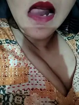 Snapshot of ZOYA_KHAN-123 chatting on April 15, 8:43 am ZOYA KHAN-123 online show from April 15, 8:43 am