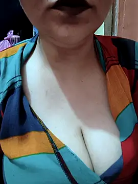Snapshot of ZOYA_KHAN-123 chatting on May 5, 4:48 pm ZOYA KHAN-123 online show from May 5, 4:48 pm