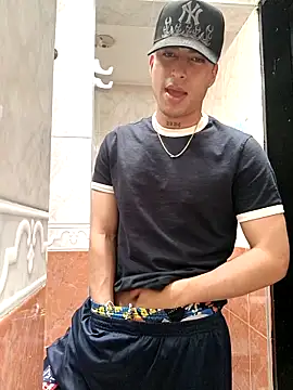 Snapshot of nico_herrera__ chatting on April 4, 9:34 pm nico herrera online show from April 4, 9:34 pm
