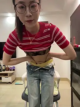 Snapshot of meimeibuguai chatting on April 12, 12:10 pm meimeibuguai online show from April 12, 12:10 pm